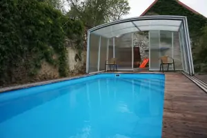 bazén má rozměry 7 x 3 x 1,5 m