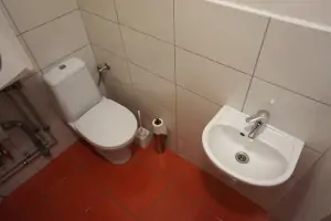 podkrovní část - samostatné WC