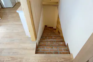 podkrovní část - schodiště do podkroví
