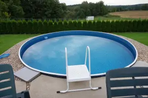 zahradní zapuštěný bazén (průměr 4,6 m)