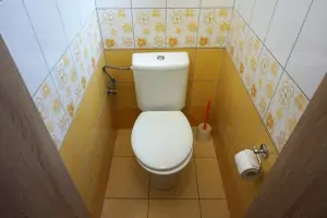 samostatné WC (přístupné přes koupelnu)