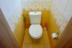 samostatné WC (přístupné přes koupelnu)