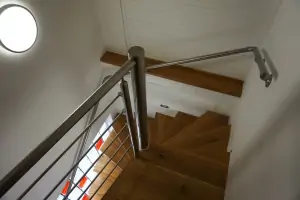 točité schodiště - výstup do podkroví