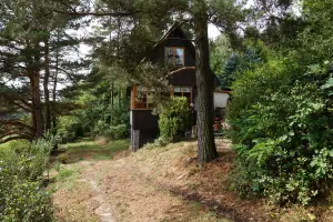 chata Zavlekov se nachází v nevelké chatové osadě u lesa