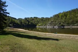 Vranovská přehrada je vzdálena jen 200 m