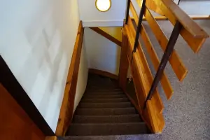 schodiště z prvního patra do podkroví