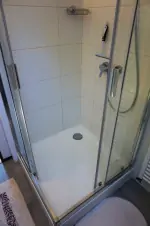 sprchový kout v koupelně v podkroví