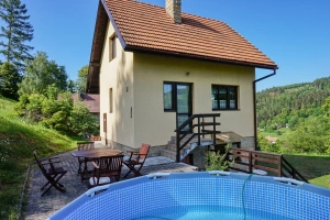 terasa s bazénem a venkovním posezením (starší foto)