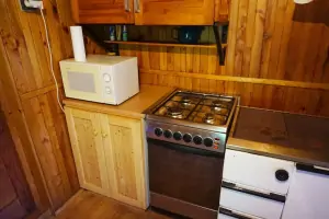 kuchyňský kout je vybaven pro vaření a stolování 6 osob