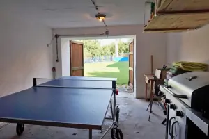 stolní tenis v garáži