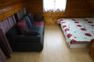 podkrovní ložnice se 2 lůžky a rozkádacím gaučem pro 2 osoby