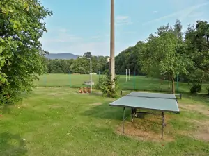 na zahradě je k dispozici stolní tenis