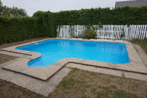 na zahradě je k dispozici zapuštěný bazén (6 x 4 x 1,3 m)