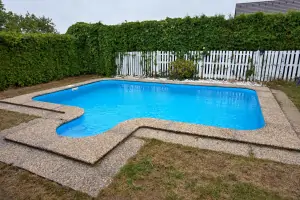 na zahradě je k dispozici zapuštěný bazén (6 x 4 x 1,3 m)