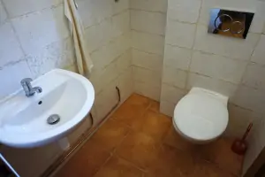 z obytné ložnice je vstup na samostatné WC