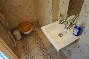 koupelna u 2-lůžkové ložnice v podkroví