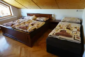 apartmán Vašek: ložnice s dvojlůžkem a lůžkem