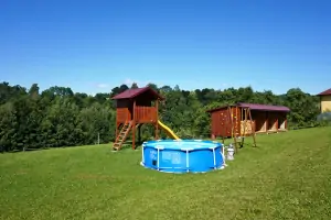 bazén a vyžití pro děti u chalupy Bystřec
