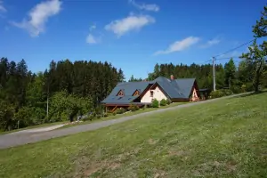 chalupa s apartmánem Bohdašín se nachází v malebné krajině v těsné blízkosti CHKO Broumovsko