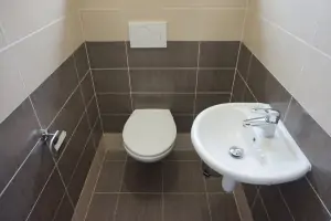 samostatné WC u 2 2-lůžkových ložnic v prním patře