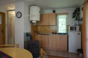 chata č. 2 - obytný pokoj s kuchyňským koutem