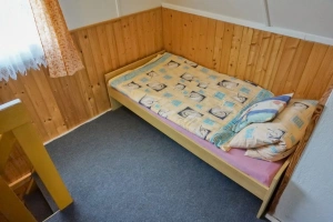 chata č. 2 - podkrovní předpokoj s lůžkem