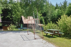 na hřišti jsou k dispozici branky i volejbalová síť