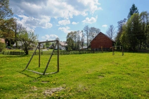 travnatá plocha se 2 brankami