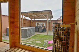výhled z finské sauny do dvorku