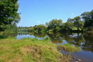 řeku Otavu lze využít i pro přírodní koupání