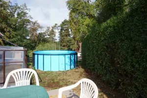 nadzemní kruhový bazén (průměr 3,6 m, hloubka 1,2 m)