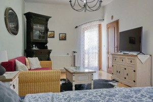 obytná ložnice s dvojlůžkem a rozkládací pohovkou (pro 2 děti do 10 let)