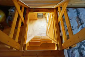 schody do podkrovní ložnice