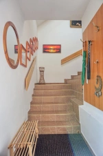 vstupní zádveří a schodiště do apartmánu