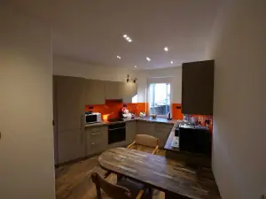 kuchyňka v apartmánu