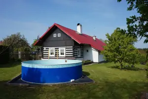 u chlaupy Lužany je k dispozici bazén (průměr 3,6 m)