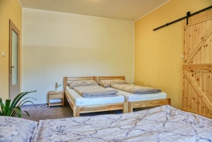 průchozí ložnice se 4 lůžky