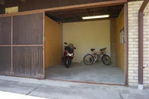 kolárna (možnost úschovy jízdních kol popř. motocyklu)