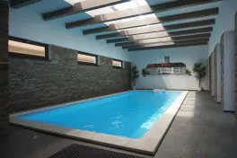 zapuštěný vnitřní bazén (8 x 3 x 1,6 m)
