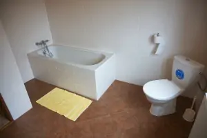 vana a WC v koupelně