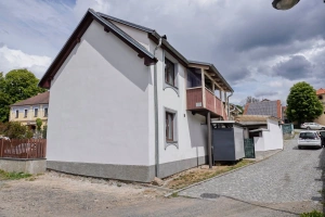 apartmán se nachází v podkroví chalupy v obci Kamýk nad Vltavou
