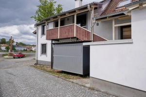 apartmán se nachází v podkroví chalupy v obci Kamýk nad Vltavou