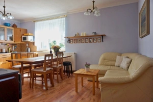 sedací souprava v obytném pokoji v prvním patře