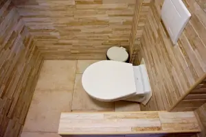 samostatné WC v chatě