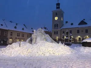 náměstí v Jilemnici pod sněhem