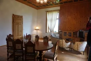 vybavení obývací místnosti navozuje zámeckou atmosféru