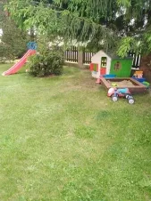 pískoviště, skluzavka a domeček pro ty nejmenší z klientů