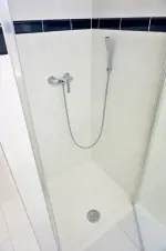 přízemí - sprchový kout v koupelně