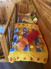dětská postel (válenda) v podkrovní ložnici