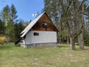 chata Bežerovice se nachází na malebném místě v chatové osadě u lesa jen 150 m od řeky Lužnice